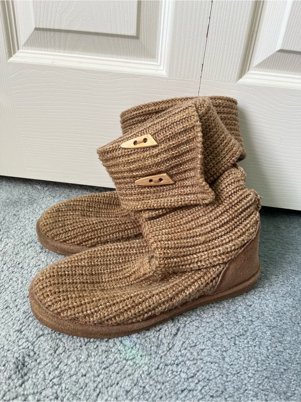 Bearpaw tan knit boots